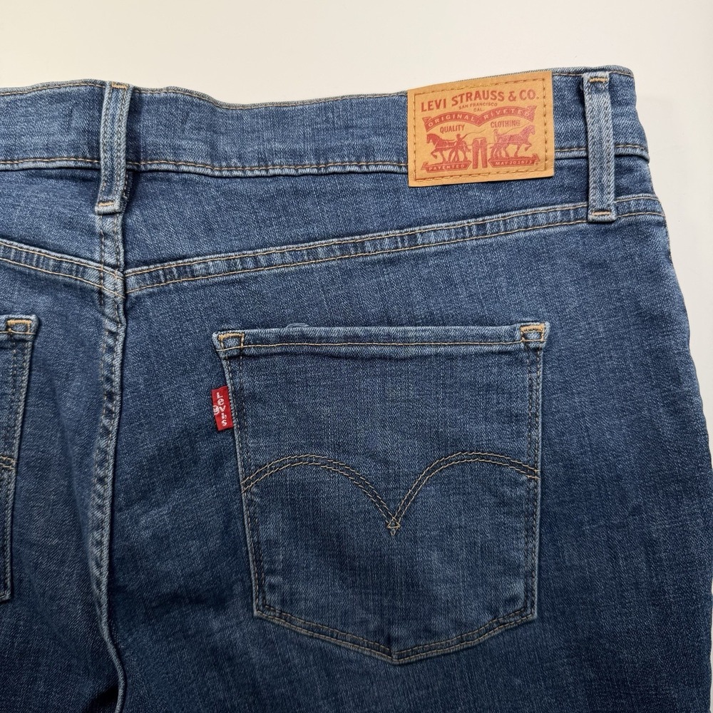 Levi's Women's Shaping Skinny Jean 32 Medium Wash Classic Denim - Picture 6 of 11